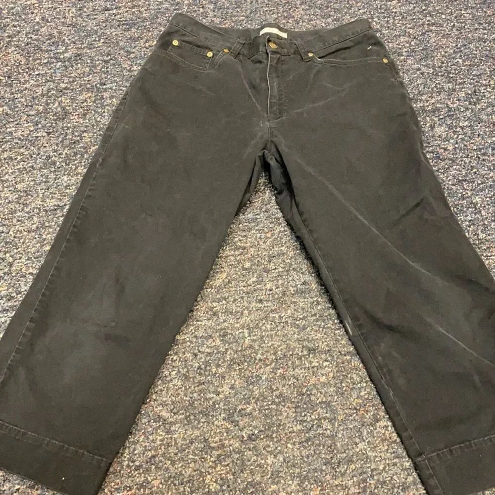 Jones Sport Black stretch Capris sz. 10